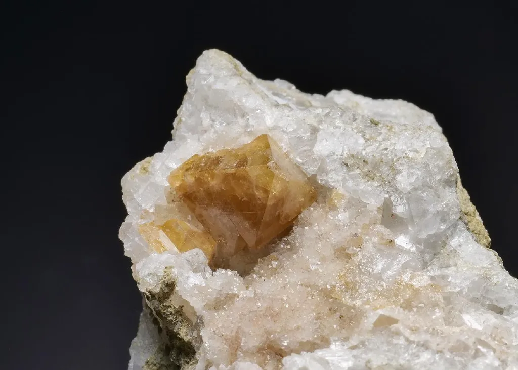 Scheelite image