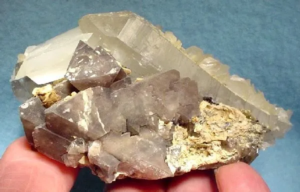 Scheelite, Calcite, Quartz image