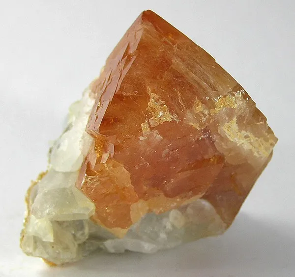 Scheelite image