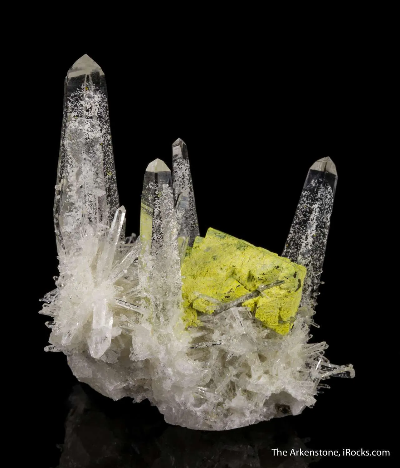 Scheelite coated by Stolzite - image 1