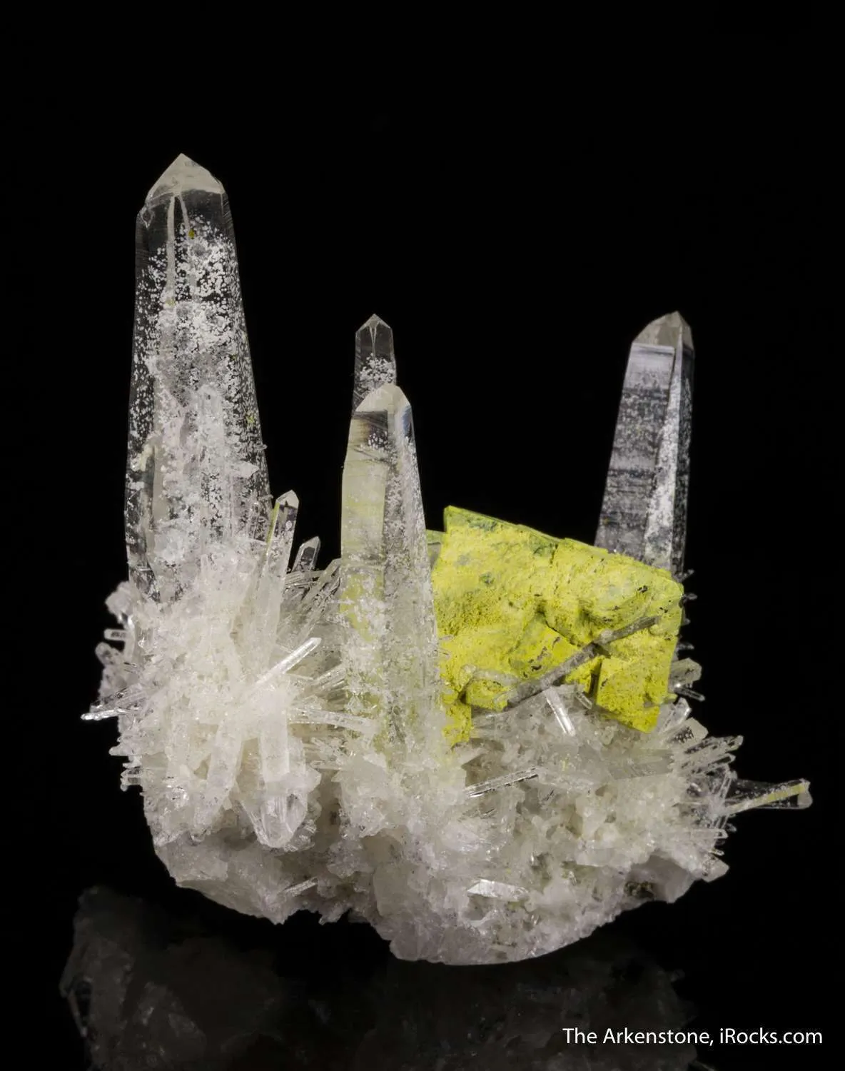 Scheelite coated by Stolzite - image 3