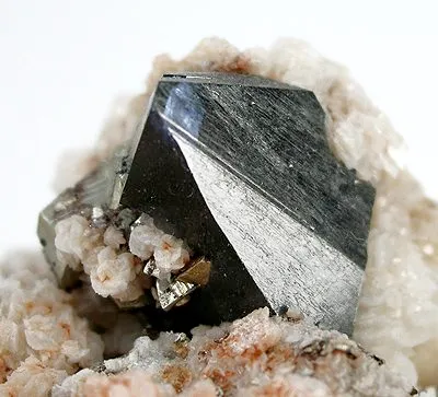 Scheelite, Dolomite, Pyrite - image 2