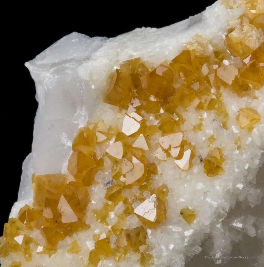 Scheelite, Dolomite, Quartz - image 2