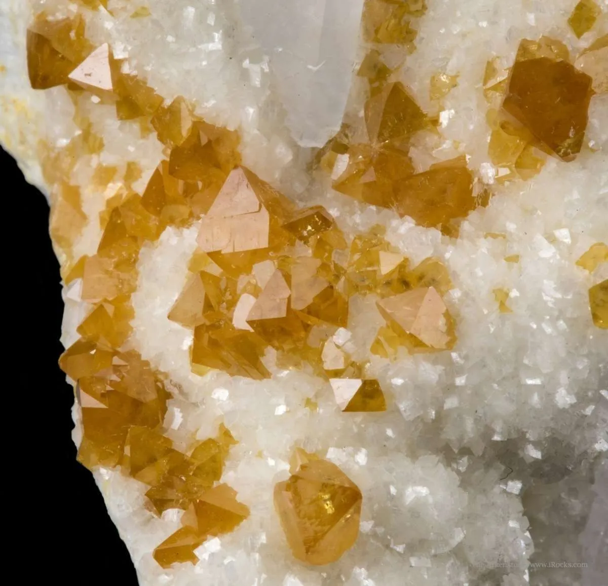 Scheelite, Dolomite, Quartz - image 3