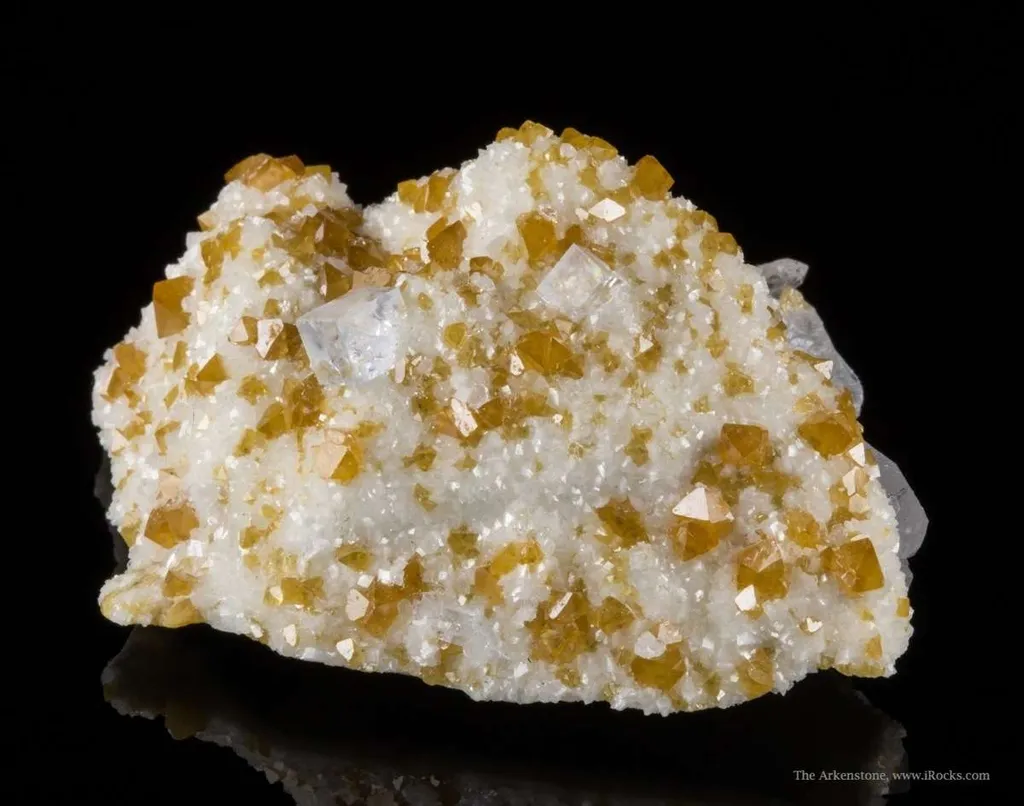 Scheelite, Dolomite, Quartz - image 4