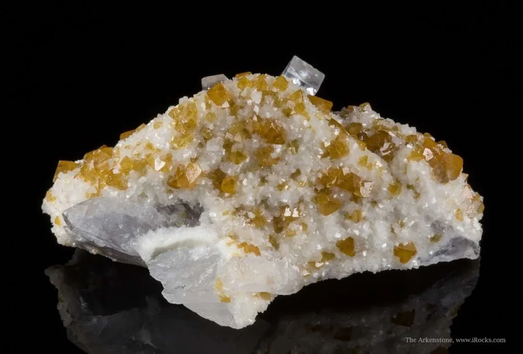 Scheelite, Dolomite, Quartz - image 5