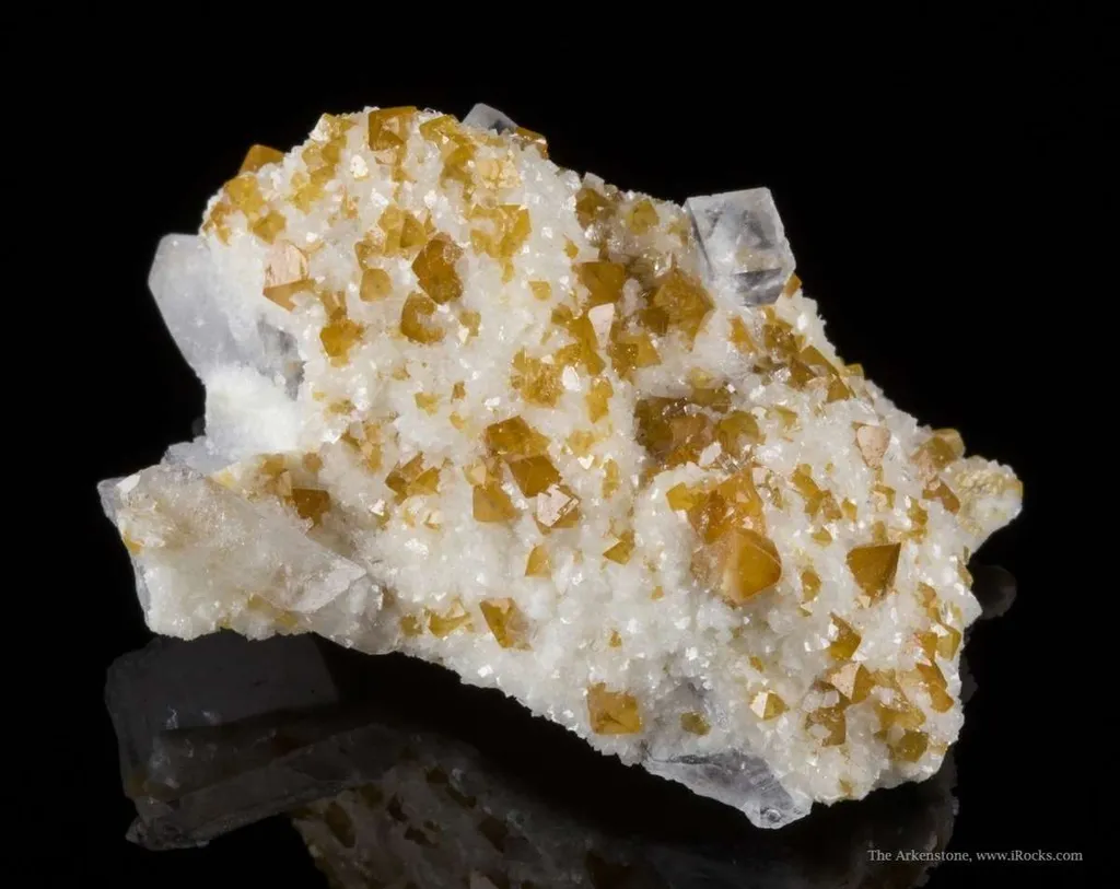 Scheelite, Dolomite, Quartz - image 6