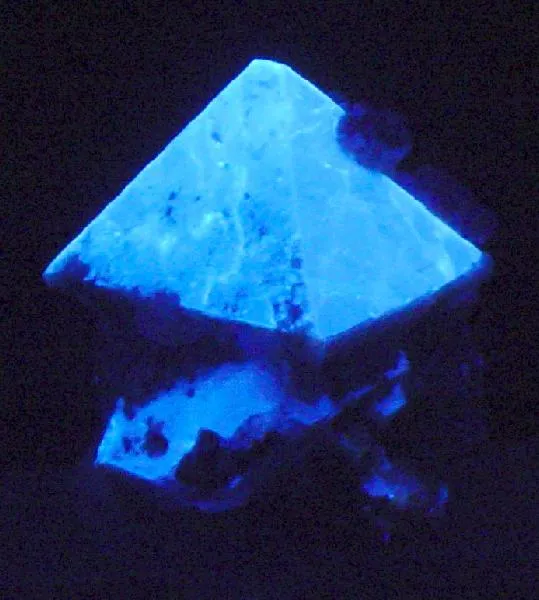 Scheelite, Dolomite, Quartz - image 2