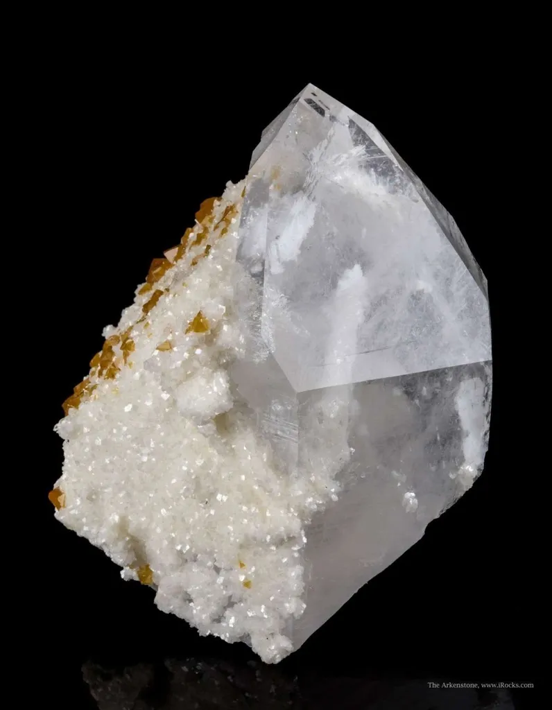 Scheelite, Dolomite, Quartz - image 4