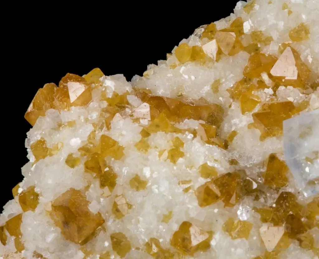 Scheelite, Dolomite, Quartz - image 2