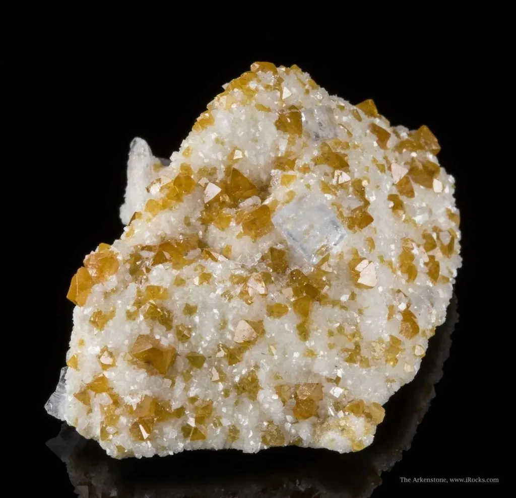 Scheelite, Dolomite, Quartz - image 7
