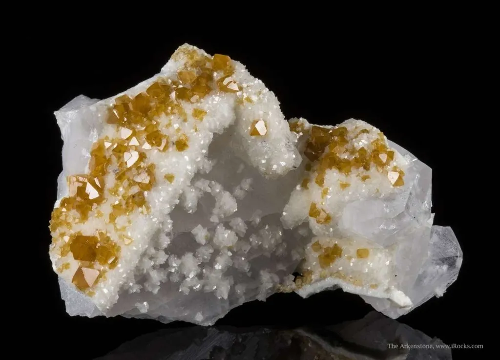 Scheelite, Dolomite, Quartz - image 3
