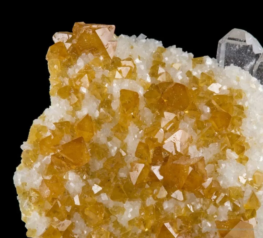 Scheelite, Dolomite, Quartz - image 2