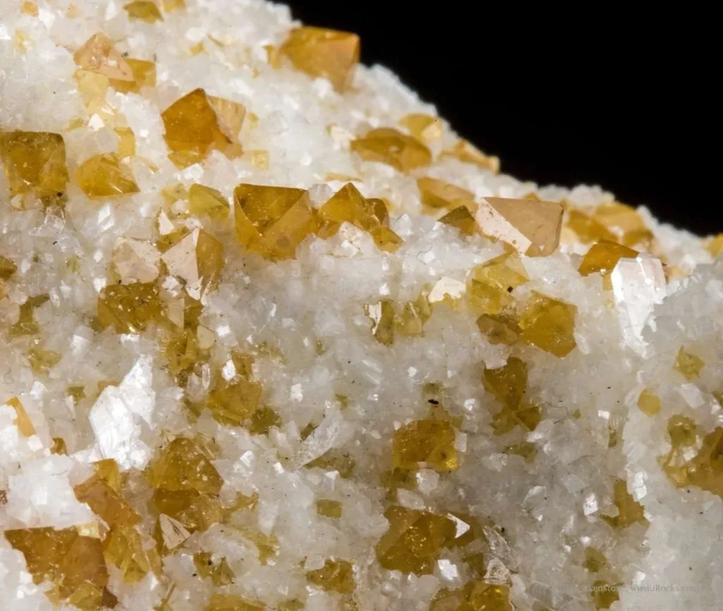 Scheelite, Dolomite, Quartz image