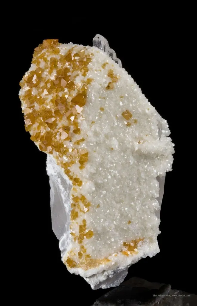 Scheelite, Dolomite, Quartz - image 4