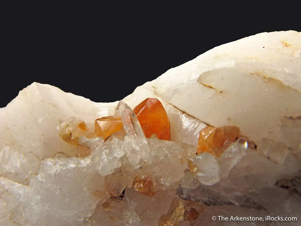 Scheelite (fl) with Quartz - image 4