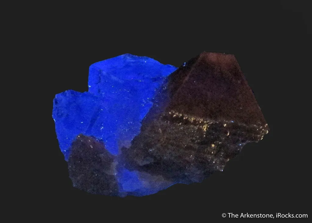 Scheelite (fluor.) and Fluorite (fluor.) - image 7