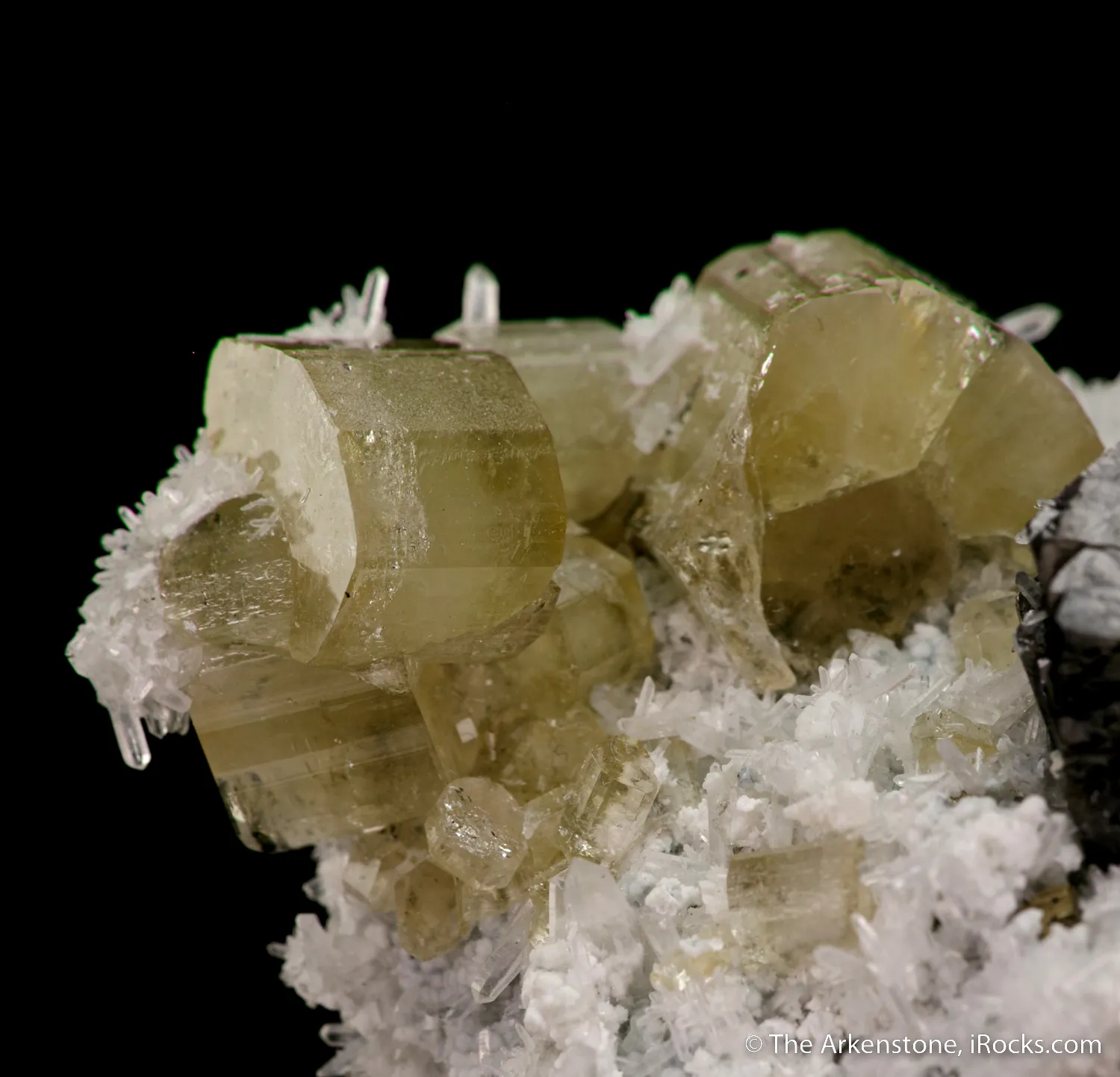 Scheelite, Fluorapatite and Quartz on Pyrite - image 5