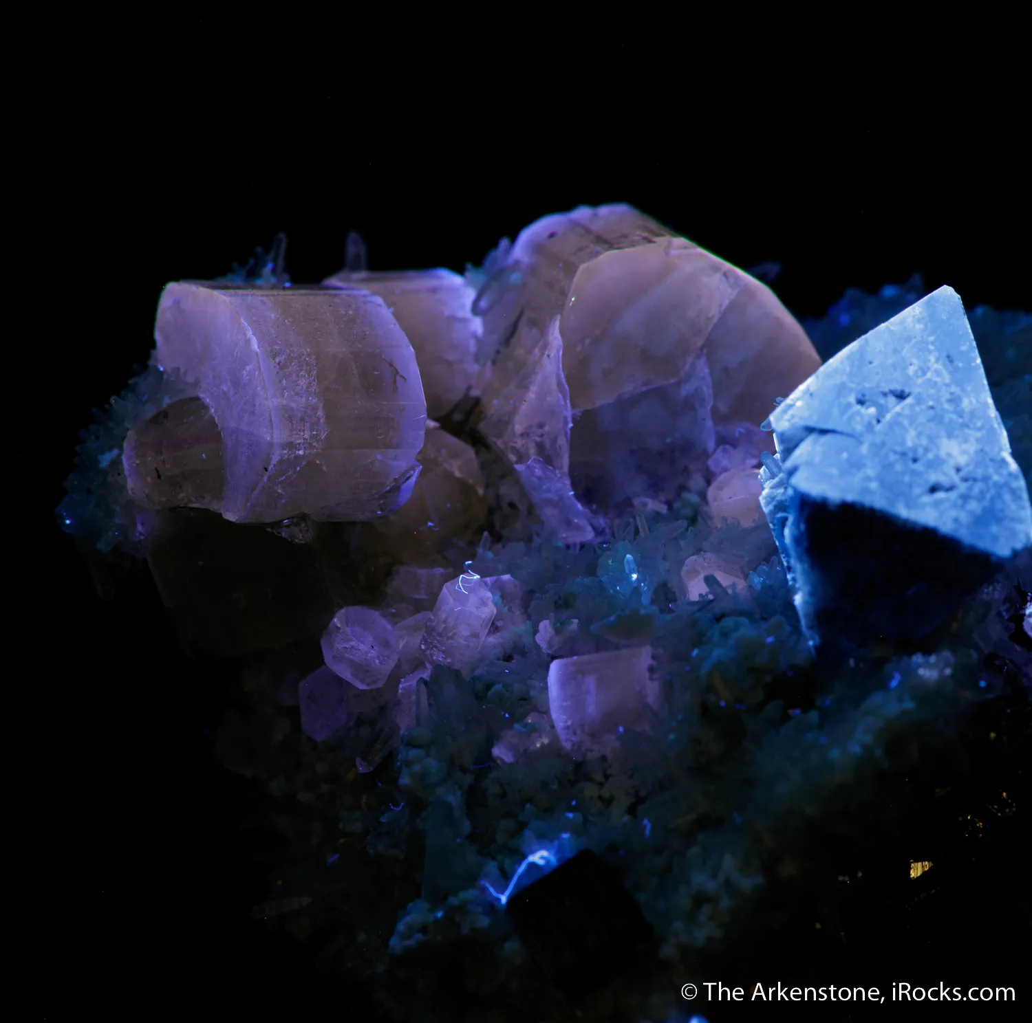 Scheelite, Fluorapatite and Quartz on Pyrite - image 6