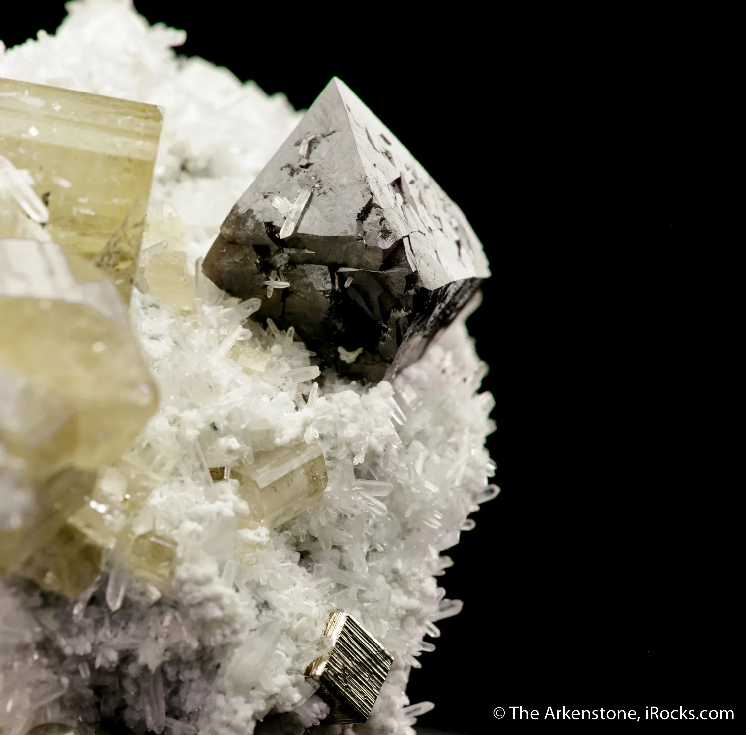 Scheelite, Fluorapatite and Quartz on Pyrite - image 4