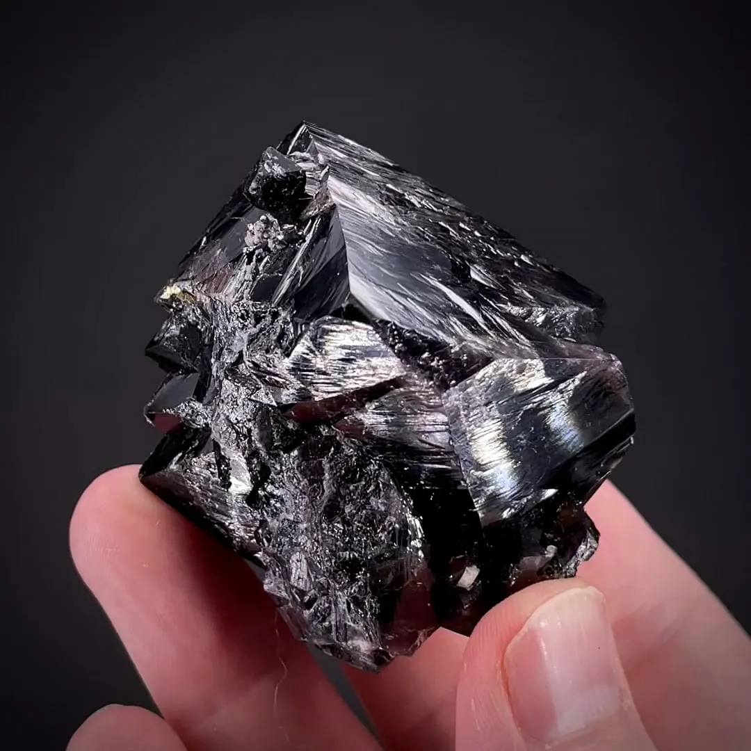 Scheelite (fluorescent) - image 1