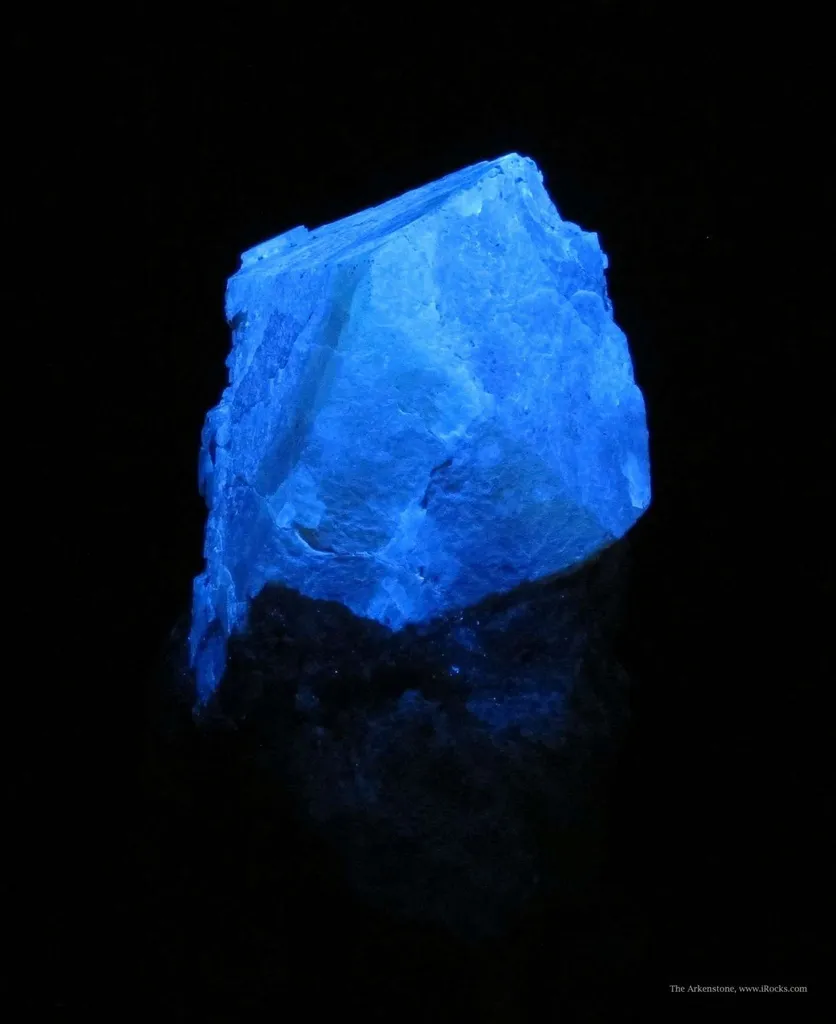Scheelite (Fluorescent) - image 2