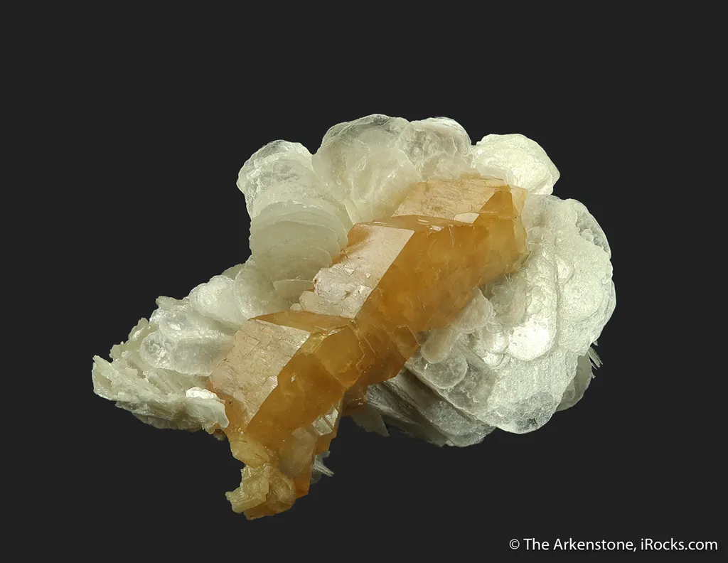 Scheelite (fluorescent) on Muscovite - image 12