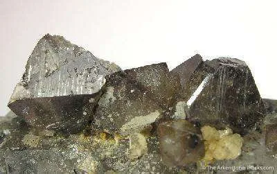 Scheelite (Fluorescent) on Quartz - image 3