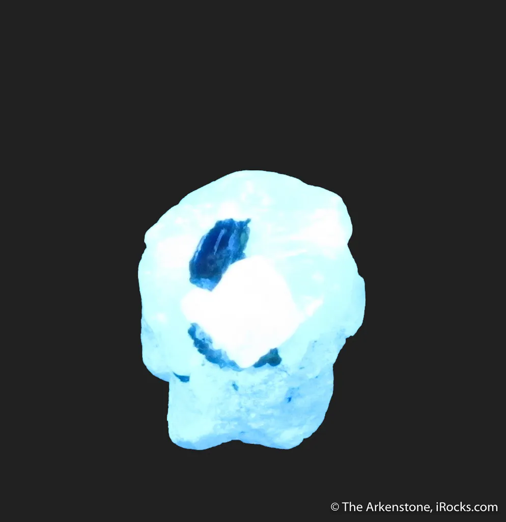 Scheelite (fluorescent) with Epidote - image 6