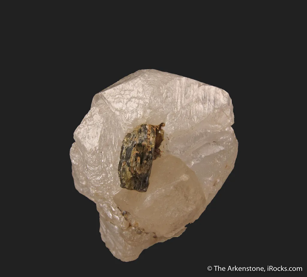 Scheelite (fluorescent) with Epidote - image 2