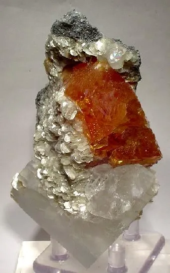 Scheelite, Fluorite, Muscovite image