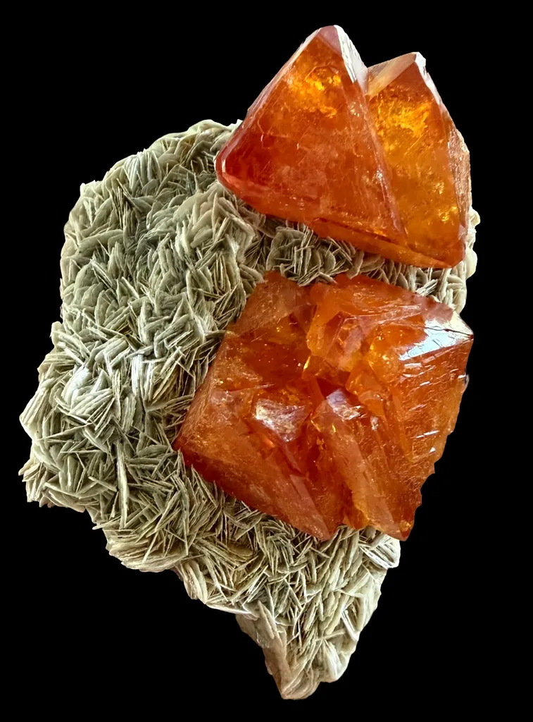 Scheelite from China, Ngawa Autonomous Prefecture, Mount Xuebaoding - image 2