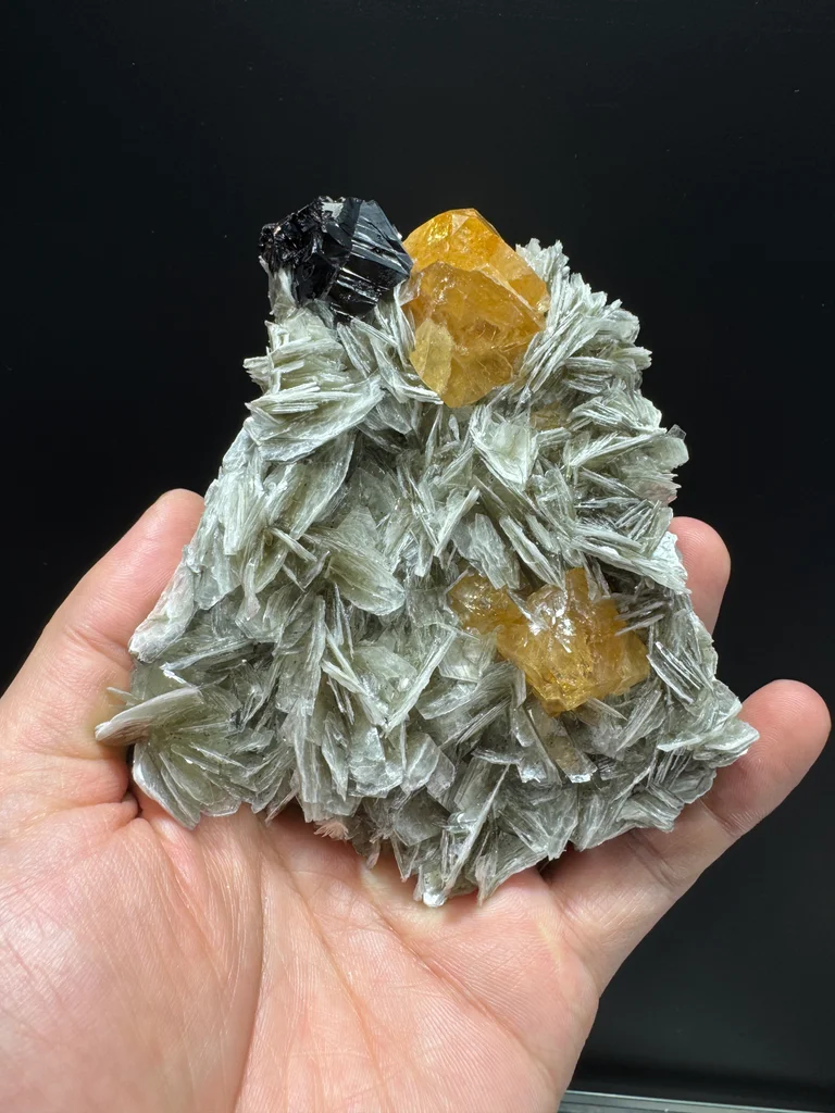 Scheelite from Mianyang City image