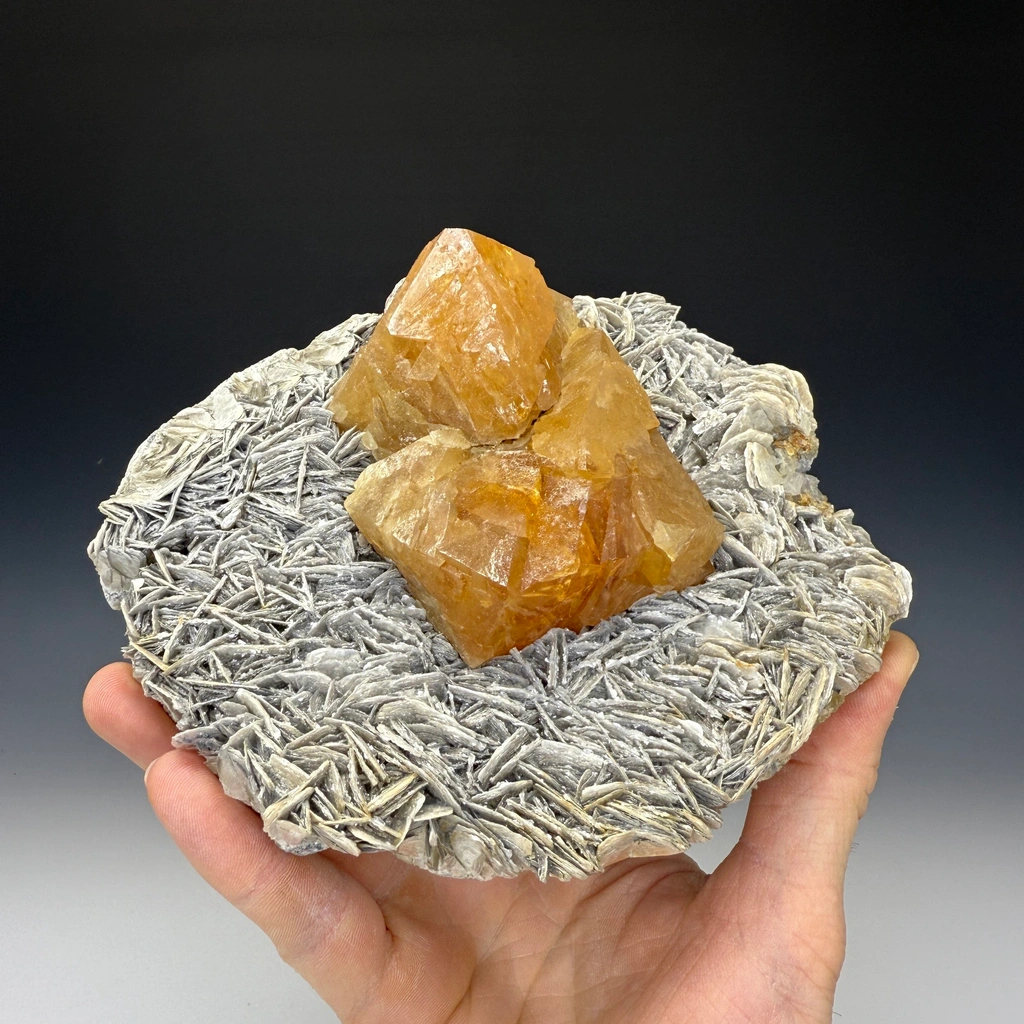 Scheelite from Mount Xuebaoding, Ngawa Autonomous Prefecture, China image
