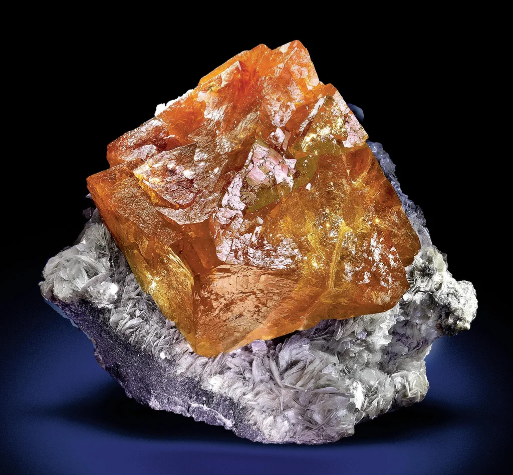 Scheelite from Pingwu Co., Sichuan, China image
