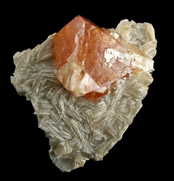 Scheelite, Muscovite image