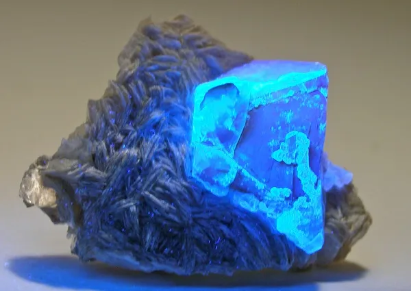 Scheelite, Muscovite - image 2