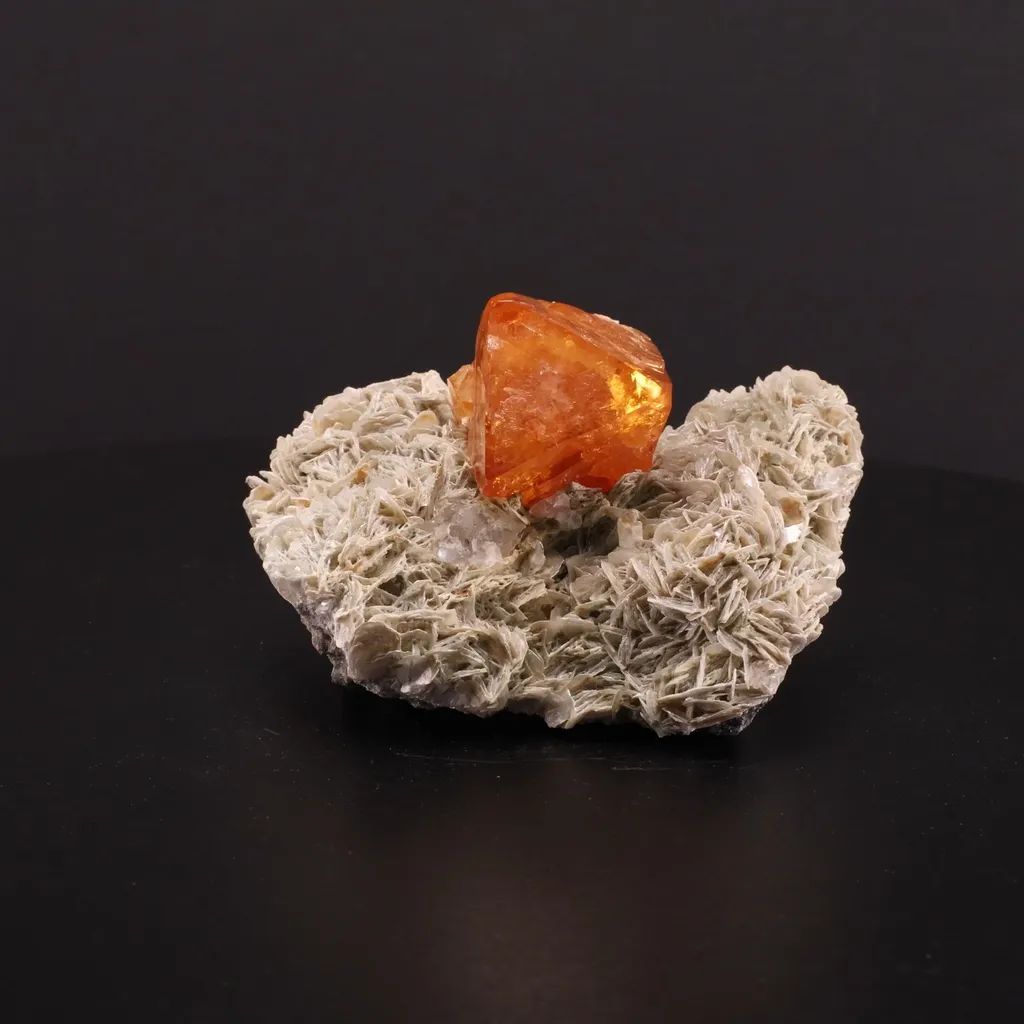 Scheelite, Muscovite - image 2