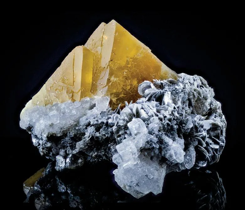 Scheelite, Muscovite image
