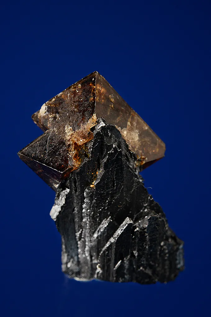 Scheelite on Ferberite - image 3