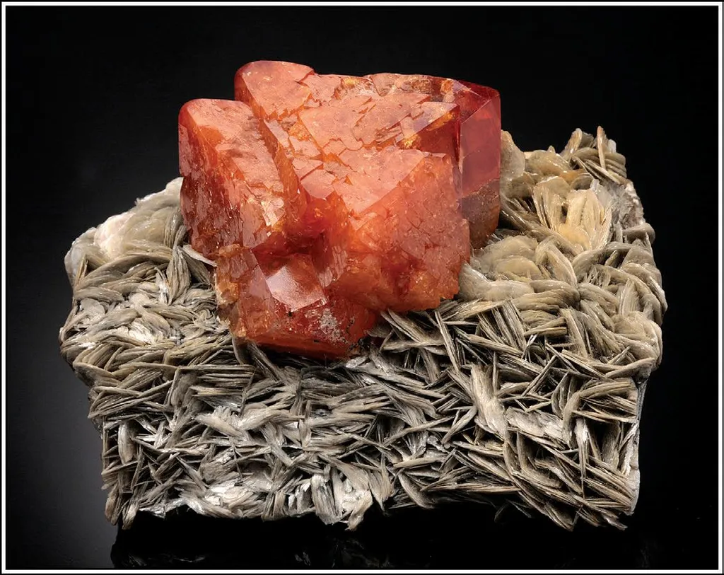 Scheelite on Muscovite image