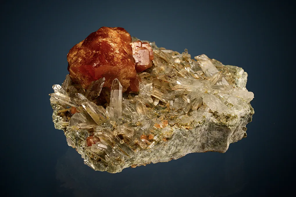 Scheelite on Quartz - image 3