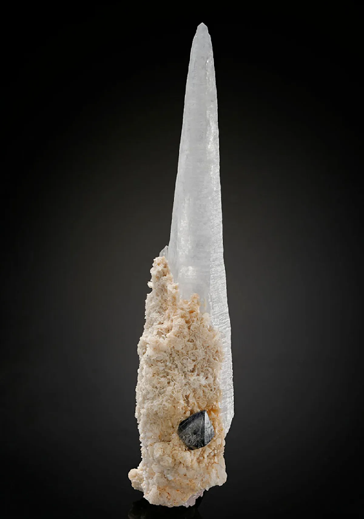 Scheelite on Quartz - image 1