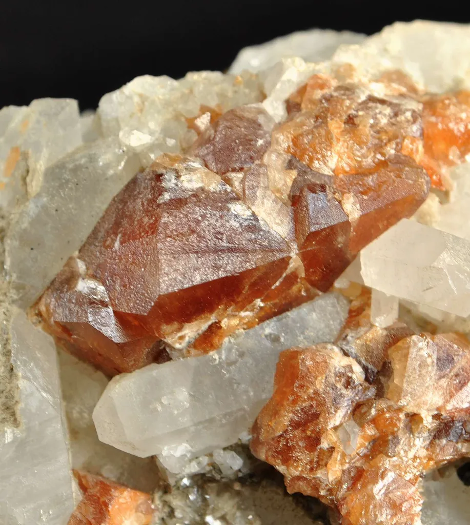 Scheelite on Quartz - image 2
