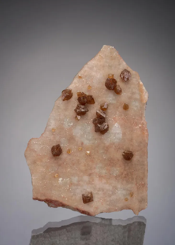 Scheelite on Quartz image