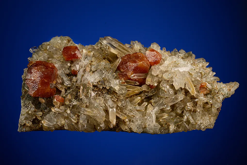Scheelite on Quartz - image 5