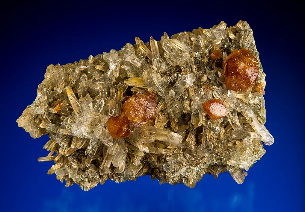 Scheelite on Quartz image