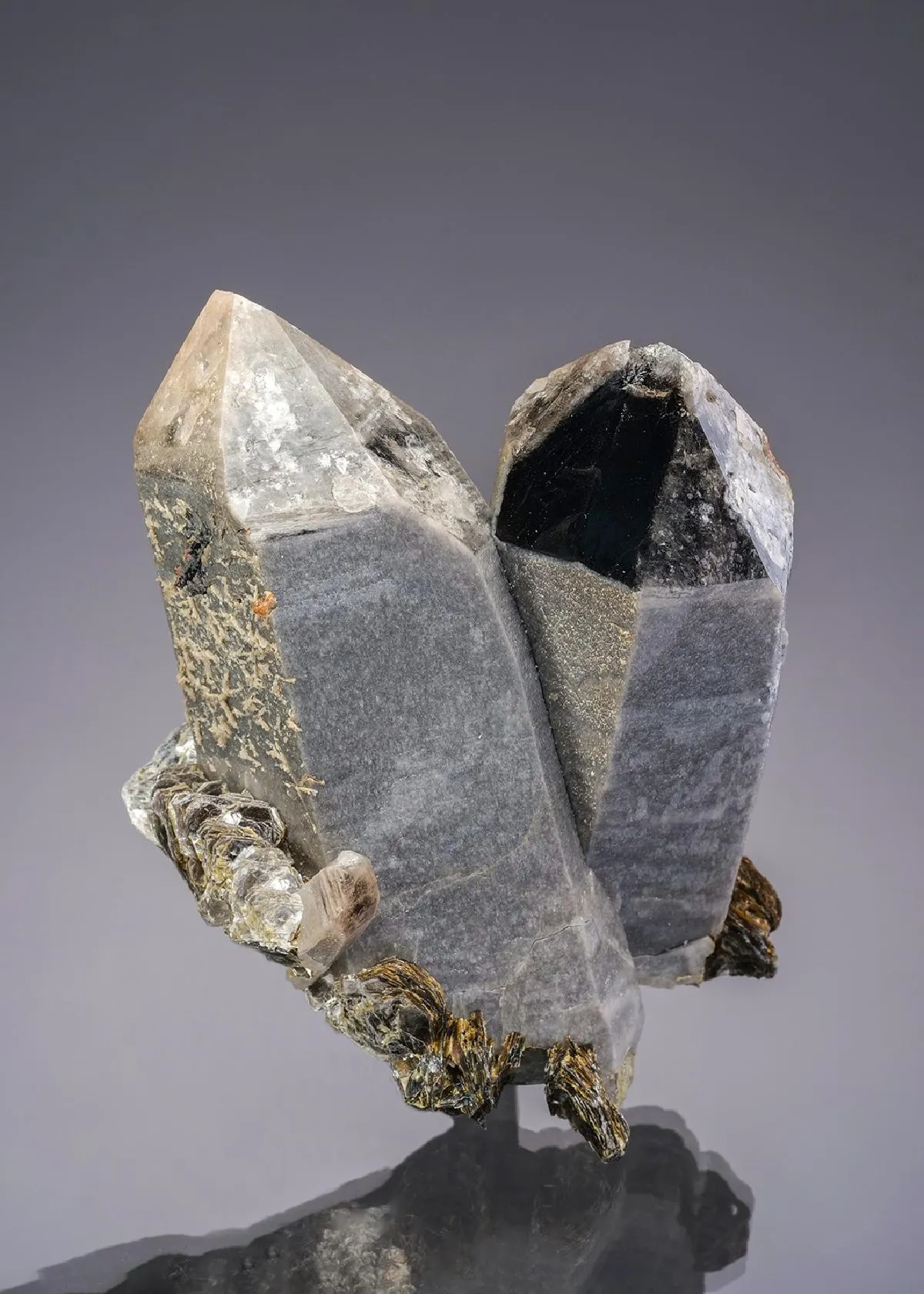 Scheelite on Quartz with "Zinnwaldite" - image 1