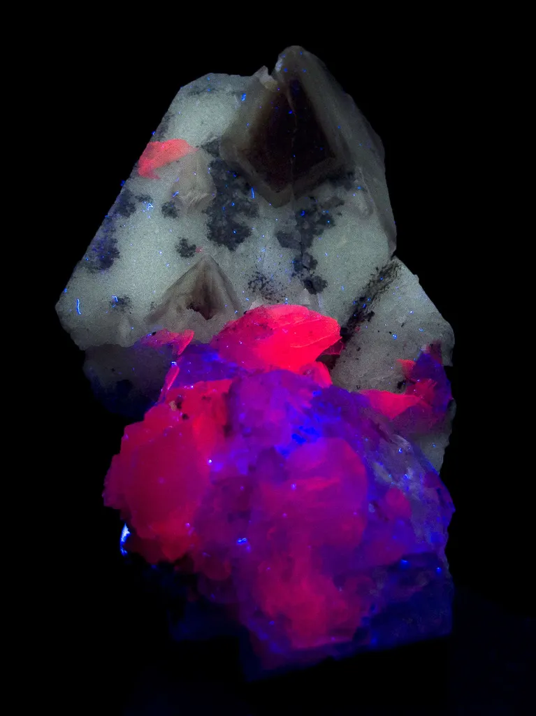 Scheelite on Scheelite With Fluorite, Calcite - image 4