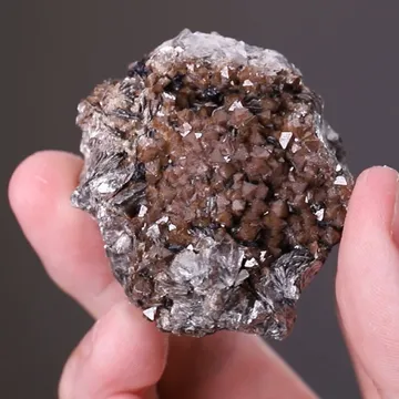 Scheelite on "Zinnwaldite"